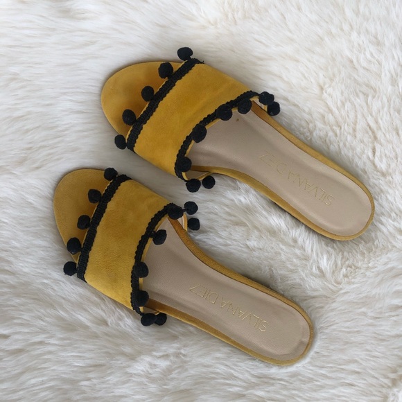 sandals - Picture 2 of 3